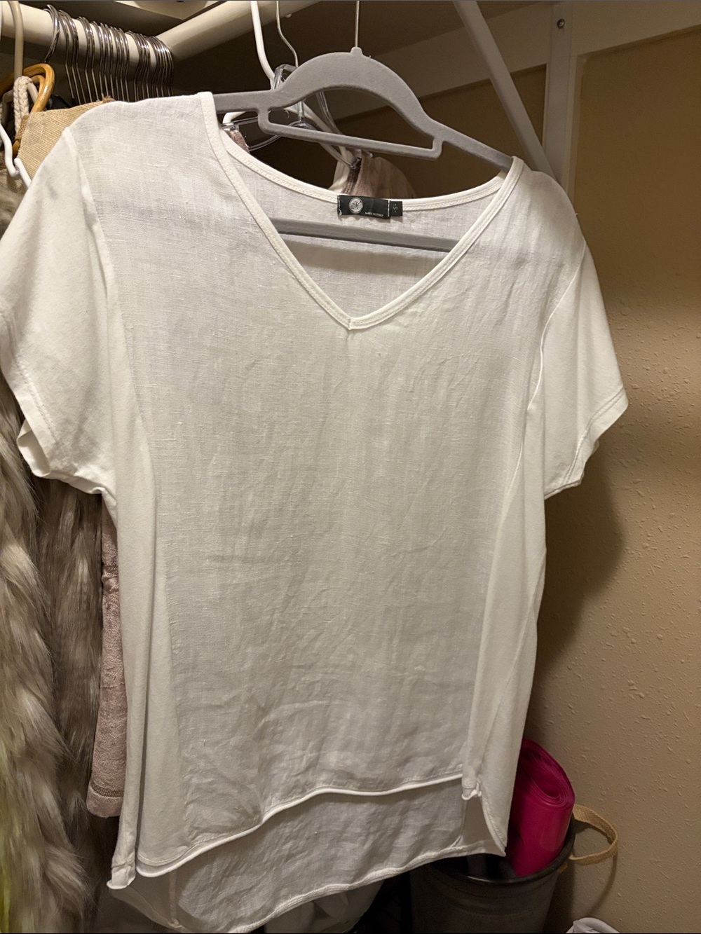 Women's White V-Neck Short Sleeve Top